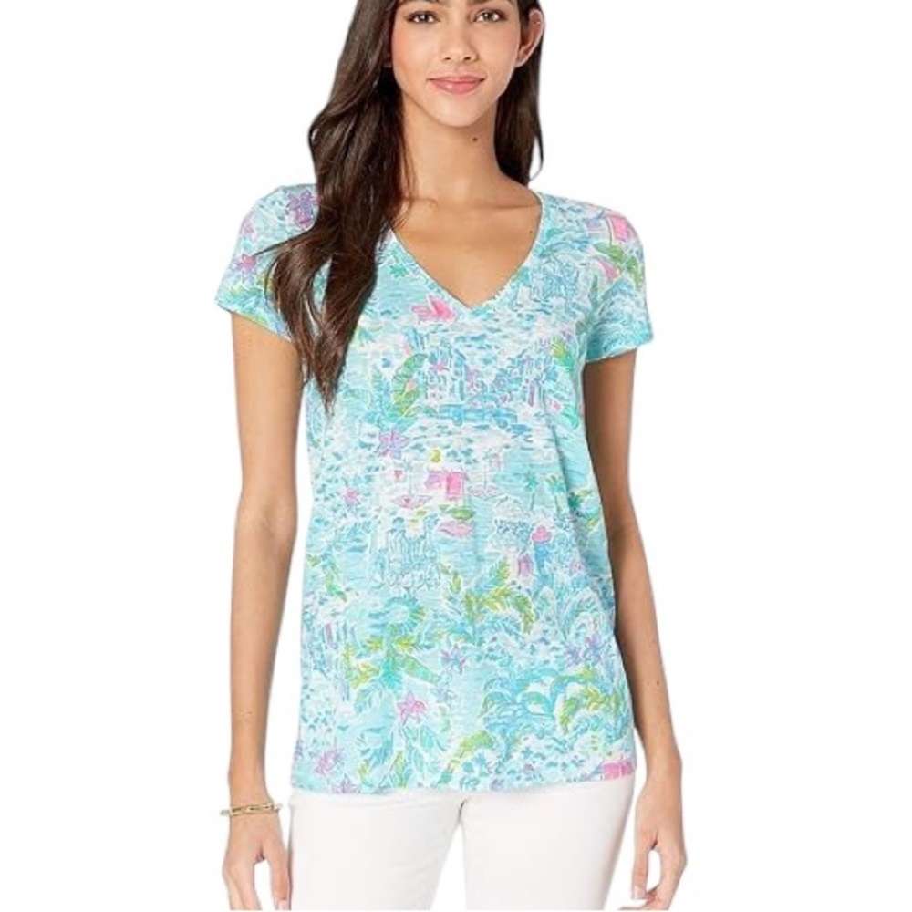 LN Lilly Pulitzer Etta “Oh What a Lovely Place” V-Neck Tee - S